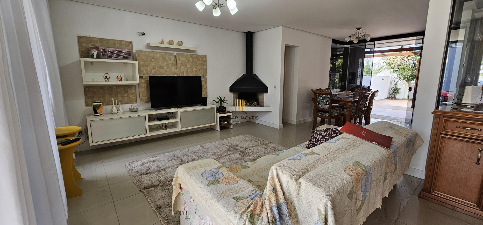 Casa 3 dormitórios no bairro Hípica