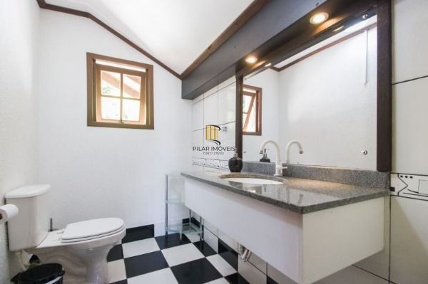 Casa para Venda - 300m², 4 dormitórios, sendo 1 suites, 8 vagas - Imperial Parque