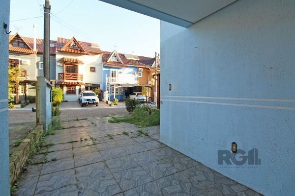 Casa Condominio em Porto Alegre, no bairro Guarujá, com 3 dormitório(s), e 3 banheiros, à venda.