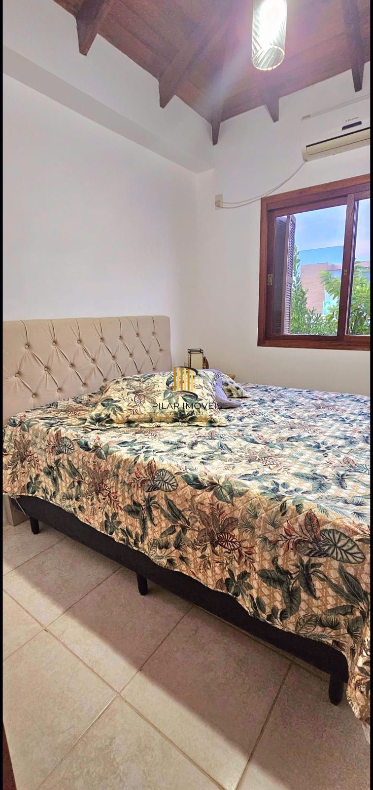 EXCELENTE Sobrado com 4 dormitórios sendo um no andar térreo, no Residencial Lagos de Nova Ipanema.