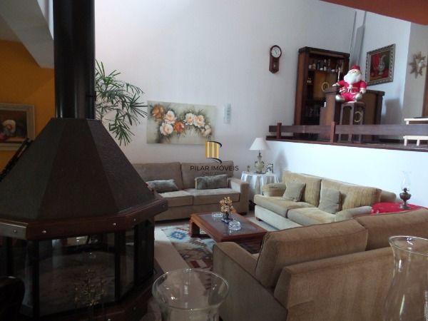 Casa para Venda - 287m², 4 dormitórios, sendo 1 suites, 4 vagas - Tristeza