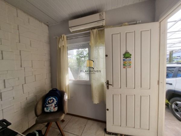Casa em Porto Alegre, no bairro Hípica, com 2 dormitório(s), e 2 banheiros, à venda.