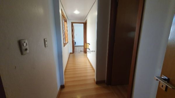 Casa em Porto Alegre, no bairro Espírito Santo, com 4 dormitório(s), e 4 banheiros, à venda.
