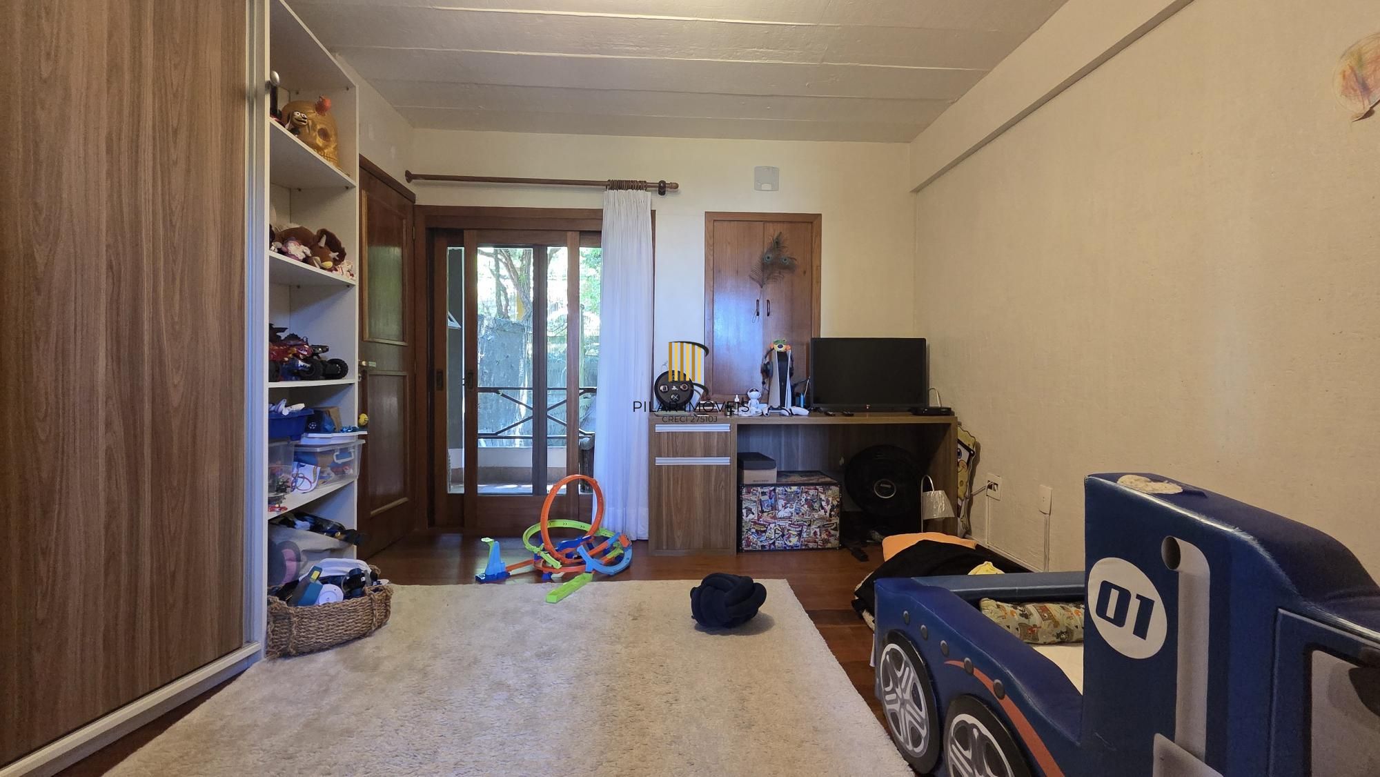 Belíssima residência com 4 dormitórios, 2 suítes com closet e vista deslumbrante para o Guaíba.