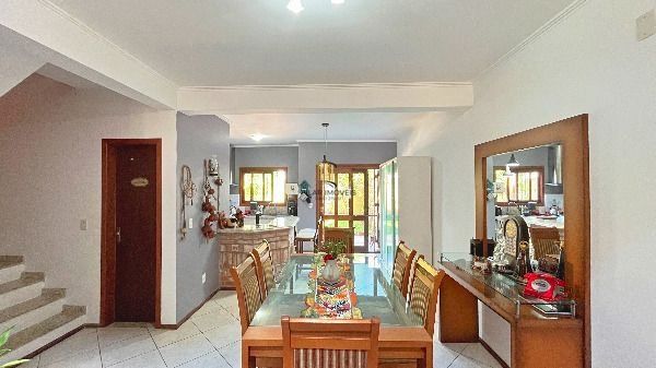 Casa em Porto Alegre, no bairro Hípica, com 3 dormitório(s), e 2 banheiros, à venda.
