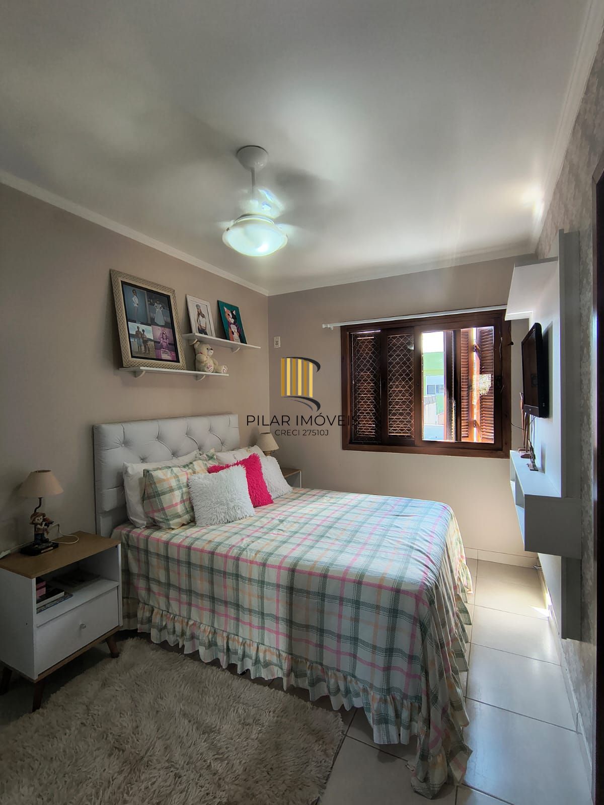 Otimo sobrado com 2 suites no bairro Guaruja