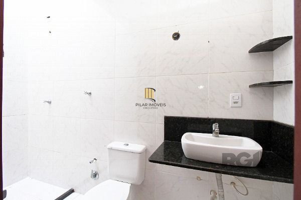 Casa em Porto Alegre, no bairro Aberta dos Morros, com 2 dormitório(s), e 2 banheiros, à venda.