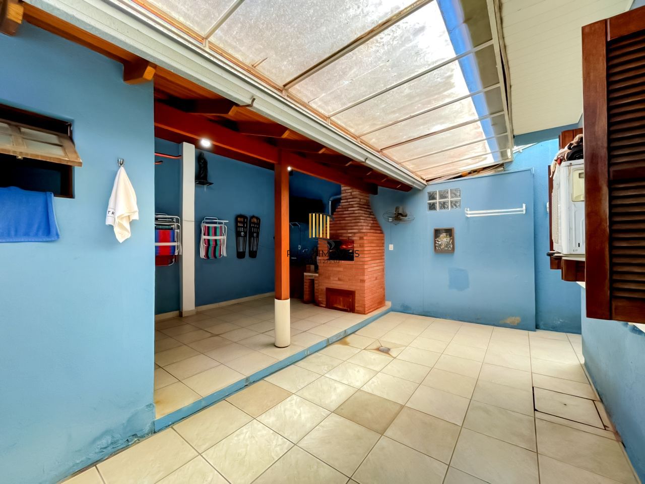 Casa 3 dormitórios no bairro Hípica