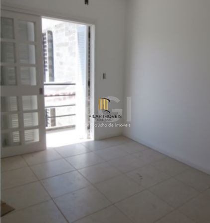 Casa Condominio em Porto Alegre, no bairro Vila Jardim, com 2 dormitório(s), e 2 banheiros, à venda.