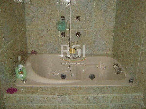 Casa para Venda - 150m², 4 dormitórios, sendo 2 suites, 6 vagas - Imperial Parque