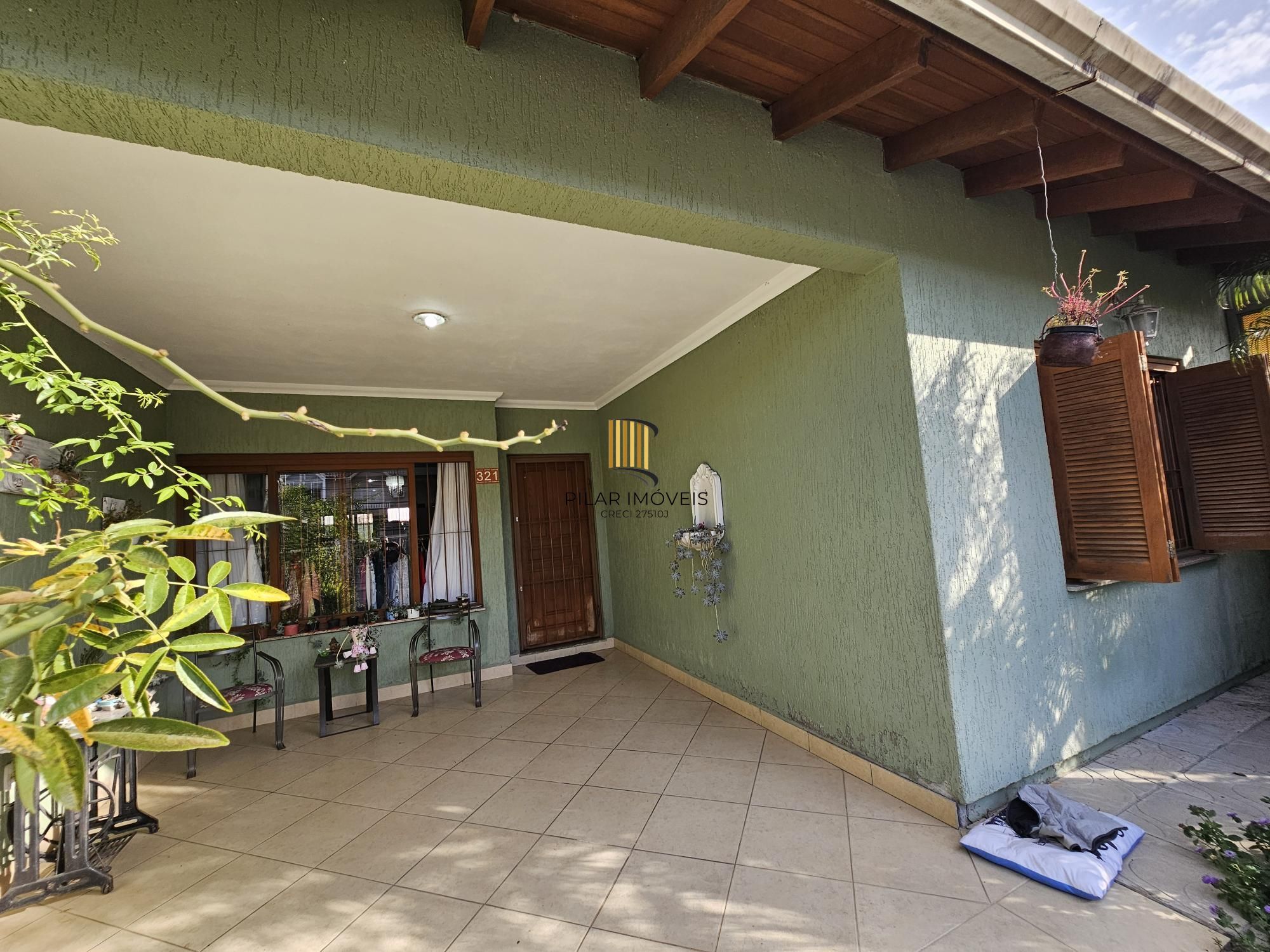 Casa 3 dormitórios no bairro Guarujá