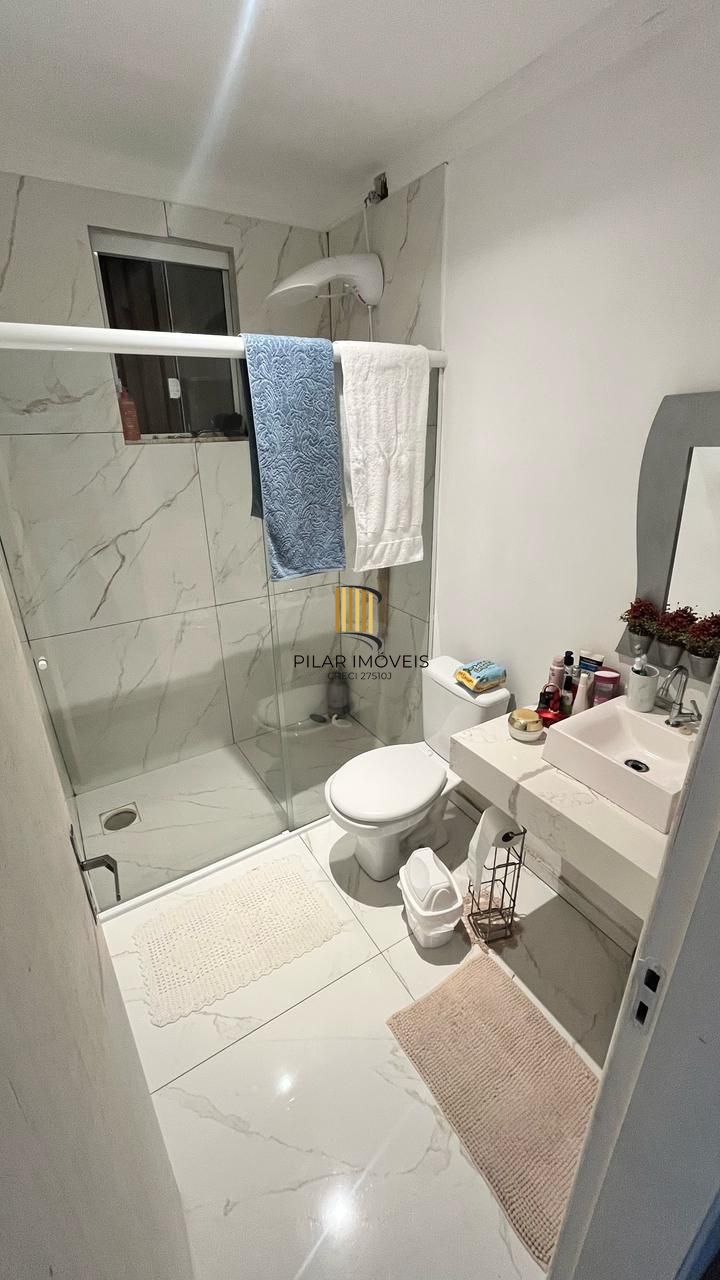 Vendo prédio comercial com 01 loja e 02 apartamentos. Excelente para investimento.