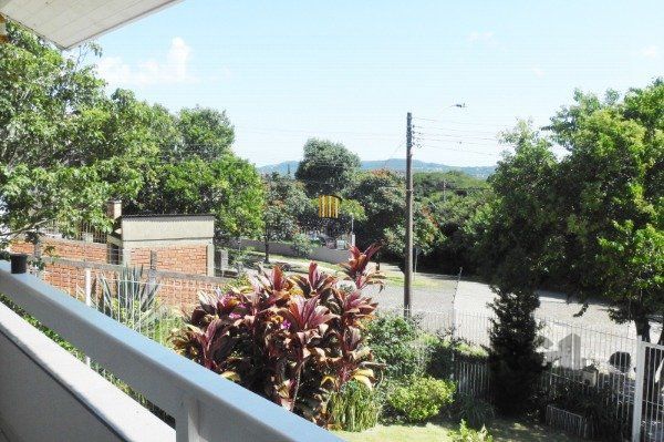 Casa em Porto Alegre, no bairro Espirito Santo, com 3 dormitório(s), e 3 banheiros, à venda.