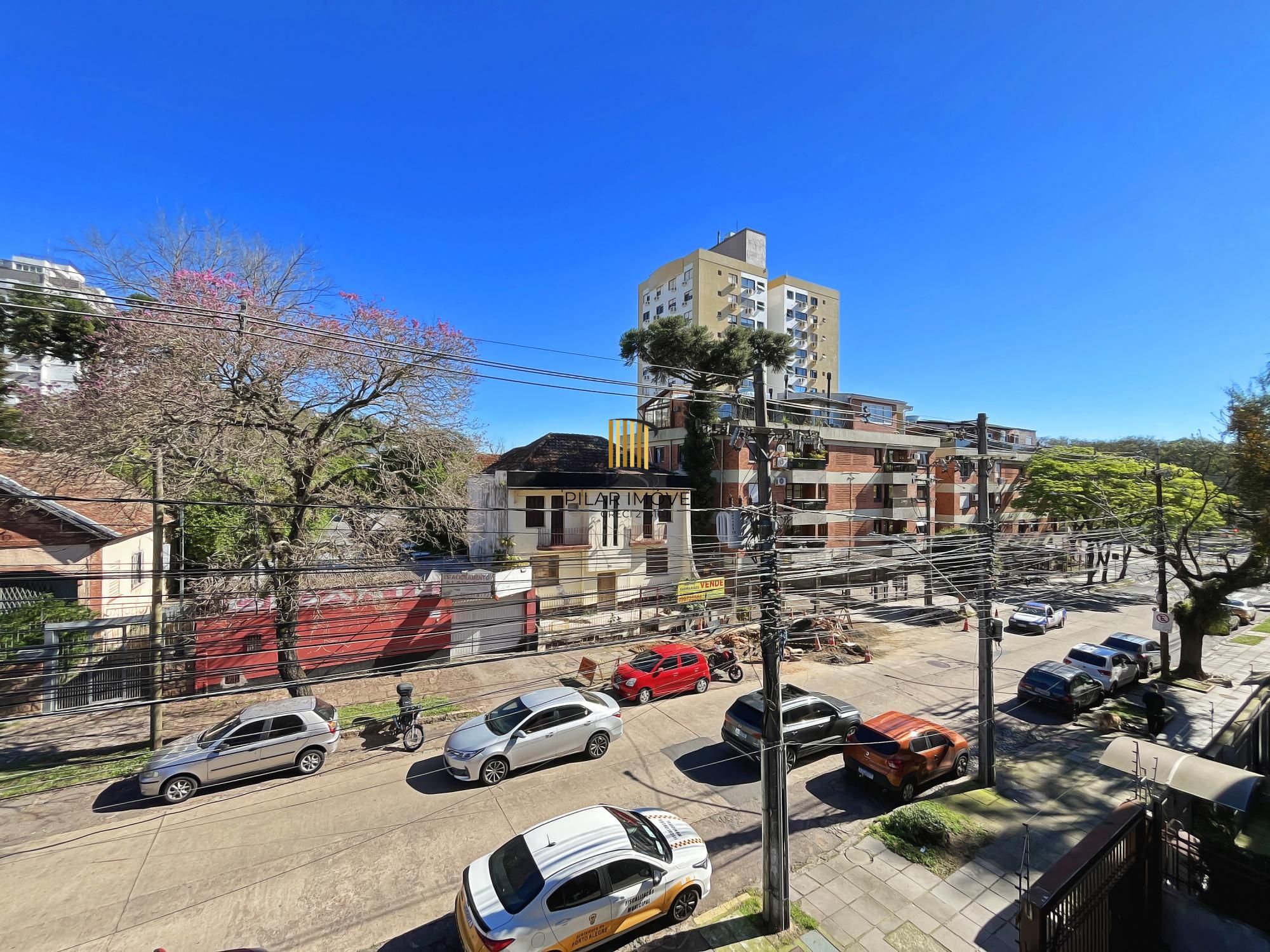 Excelente Apto com 102 m² de 3 dormitórios sendo um suíte com duas vagas no Menino Deus