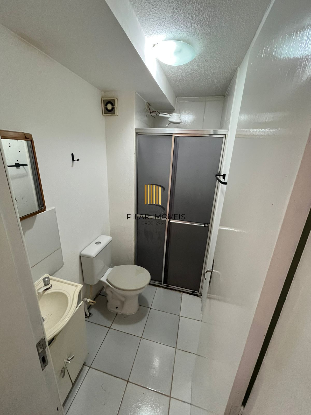 Apartamento térreo de 2 dormitórios semi mobiliado no bairro Restinga