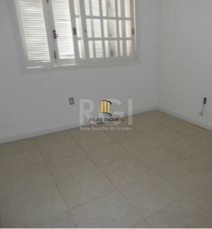 Casa Condominio em Porto Alegre, no bairro Vila Jardim, com 2 dormitório(s), e 2 banheiros, à venda.