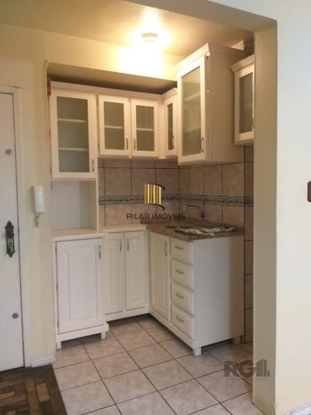Apartamento JK em Porto Alegre, no bairro Jardim Leopoldina, com 1 dormitório(s), e 1 banheiros, à venda.