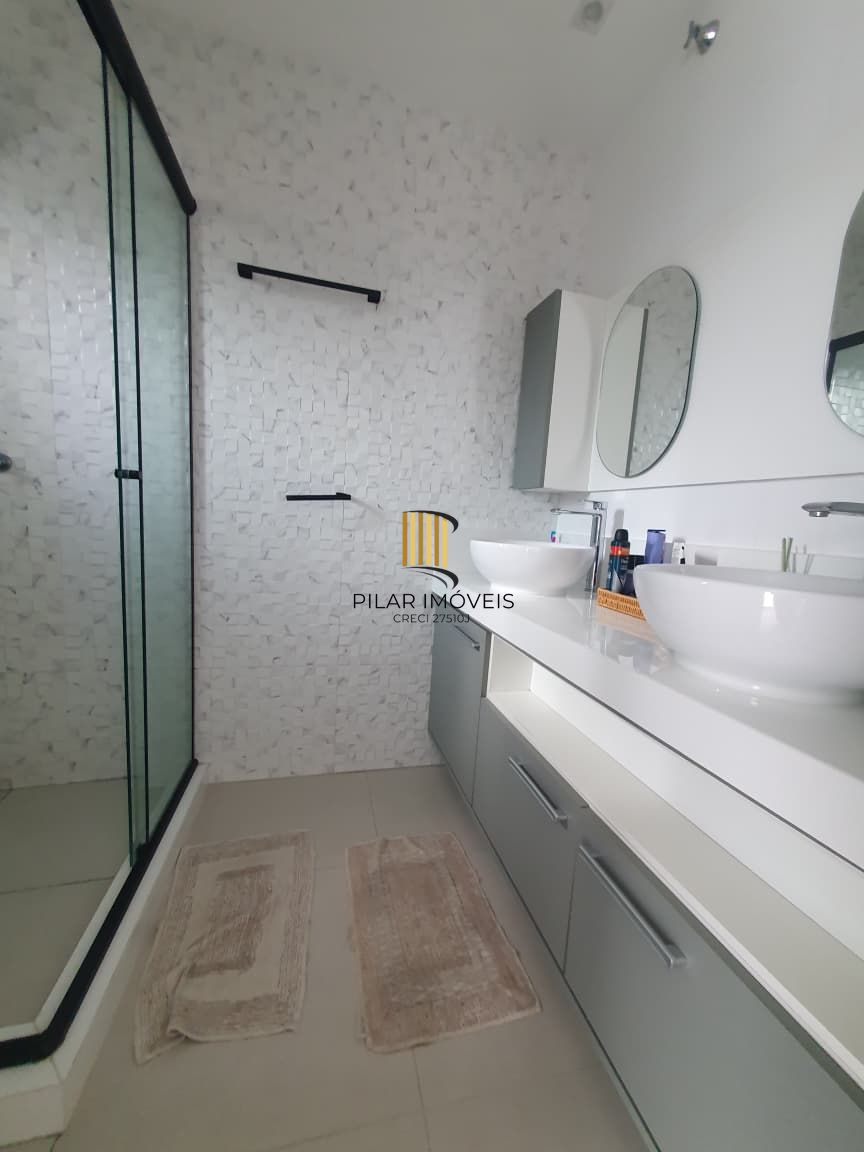 Casa 3 dormitórios no bairro Hípica