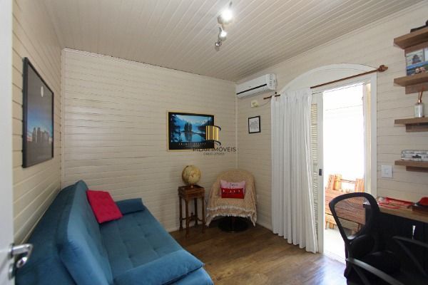 Sobrado para Venda - 208m², 3 dormitórios, sendo 1 suites, 4 vagas - Nonoai