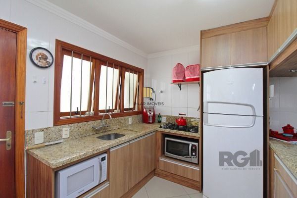Casa Condominio para Venda - 197m², 3 dormitórios, sendo 1 suites, 2 vagas - Tristeza