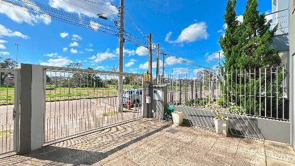 Casa em Porto Alegre, no bairro Hípica, com 3 dormitório(s), e 3 banheiros, à venda.