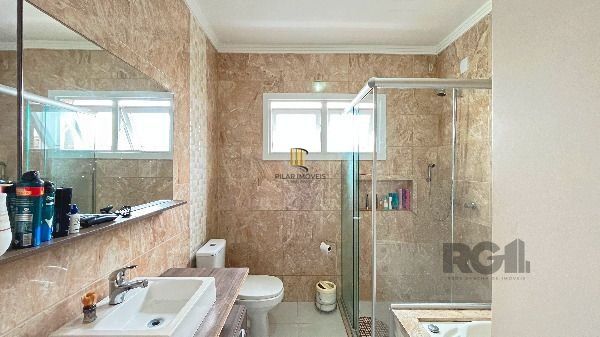 Casa em Porto Alegre, no bairro Hípica, com 3 dormitório(s), e 3 banheiros, à venda.