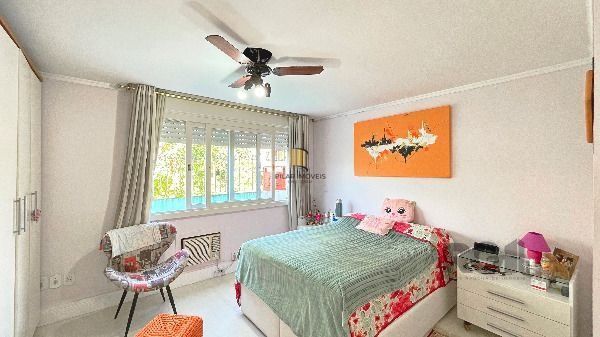 Casa Condominio em Porto Alegre, no bairro Tristeza, com 3 dormitório(s), e 3 banheiros, à venda.