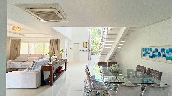 Casa Condominio em Porto Alegre, no bairro Hípica, com 3 dormitório(s), e 3 banheiros, à venda.