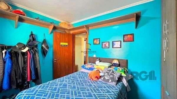 Casa em Porto Alegre, no bairro Ipanema, com 4 dormitório(s), e 4 banheiros, à venda.