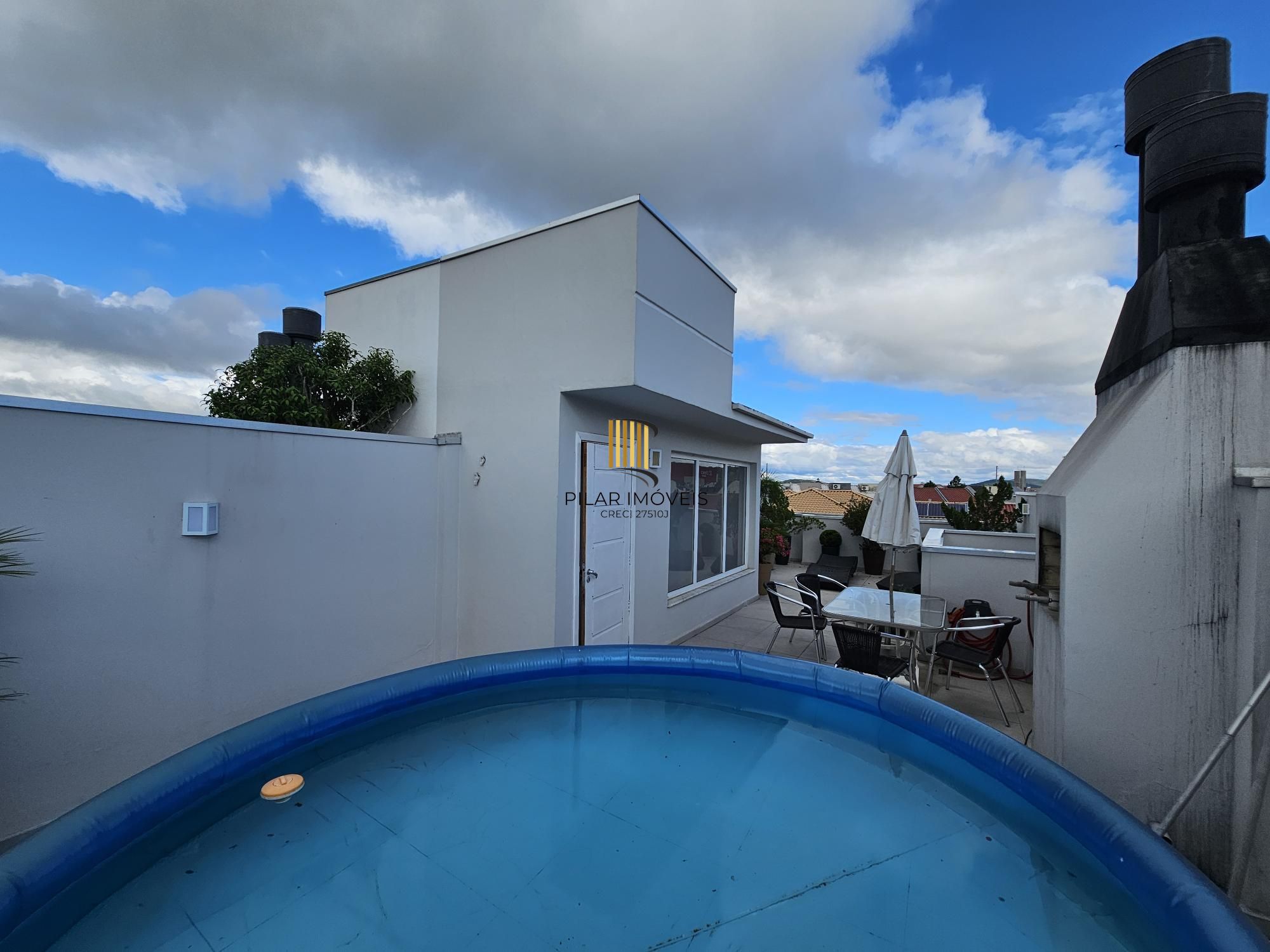 Casa 3 dormitórios no bairro Hípica