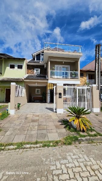 Casa em Porto Alegre, no bairro Hípica, com 3 dormitório(s), e 3 banheiros, à venda.