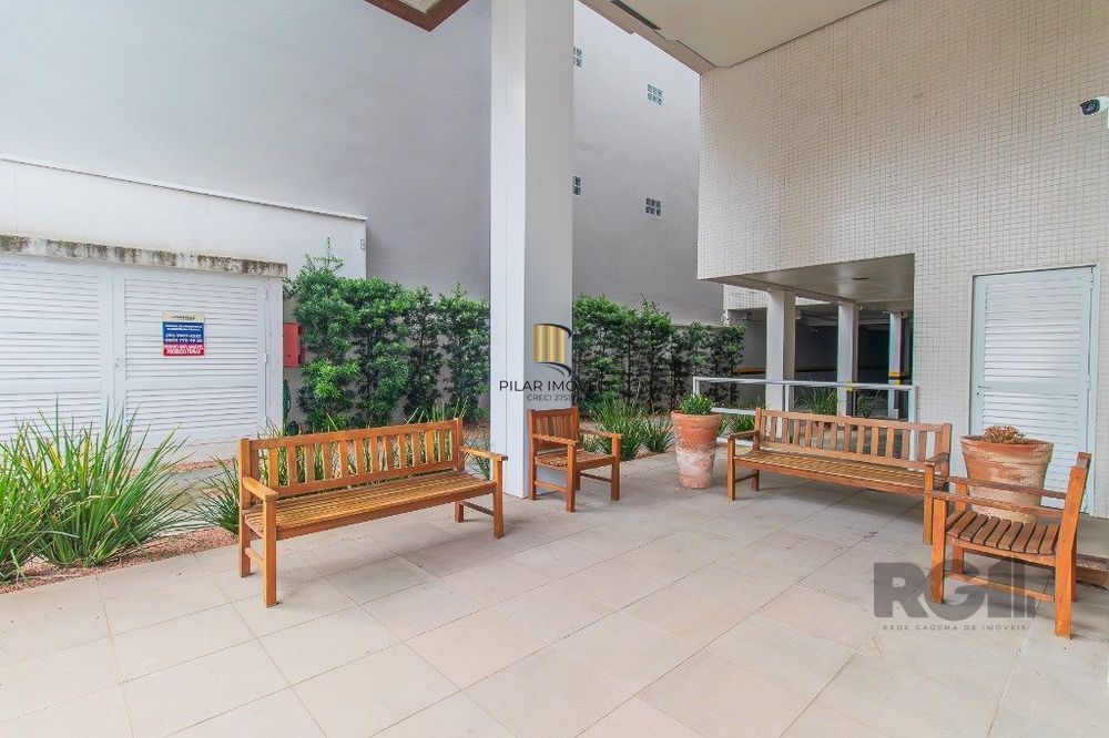 Excelente Apto com 102 m² de 3 dormitórios sendo um suíte com duas vagas no Menino Deus
