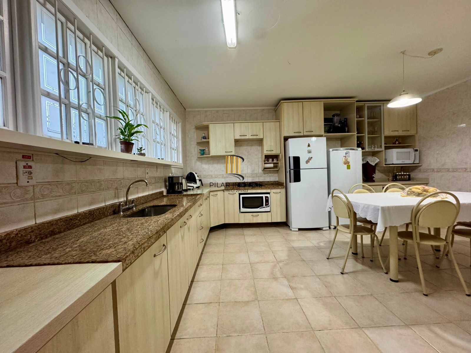 Casa 4 dormitórios 295m2 área construída bairro Nonoai