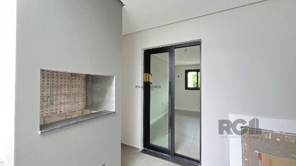 Casa em Porto Alegre, no bairro Hípica, com 3 dormitório(s), e 3 banheiros, à venda.