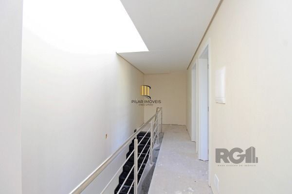 Casa em Porto Alegre, no bairro Hípica, com 3 dormitório(s), e 3 banheiros, à venda.