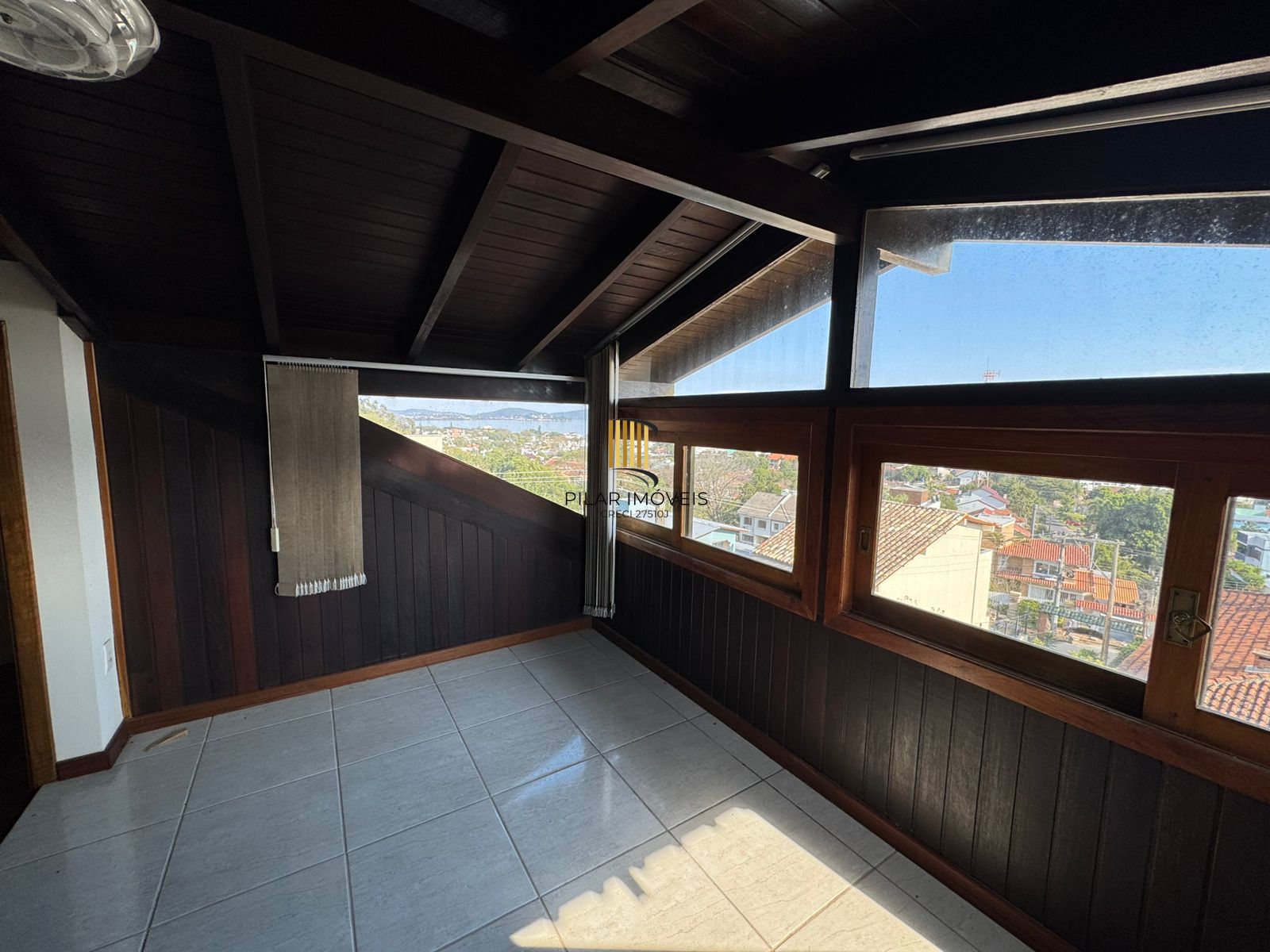 Casa em Condomínio no Jardim Isabel com 270m², 3 dormitórios, 4 vagas