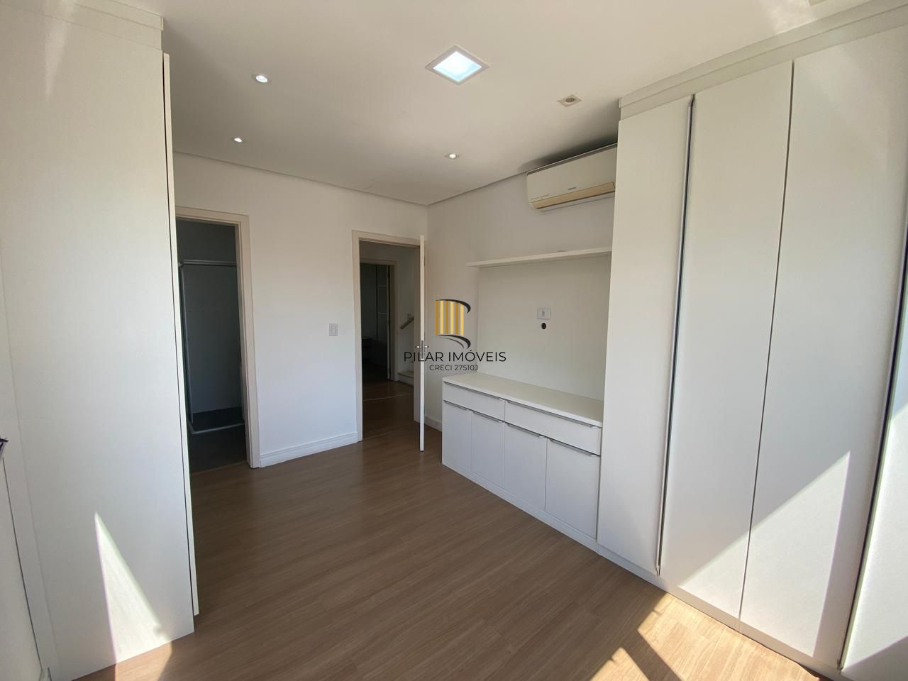 Casa em condomínio semimobiliada, no Lagos de Nova Ipanema