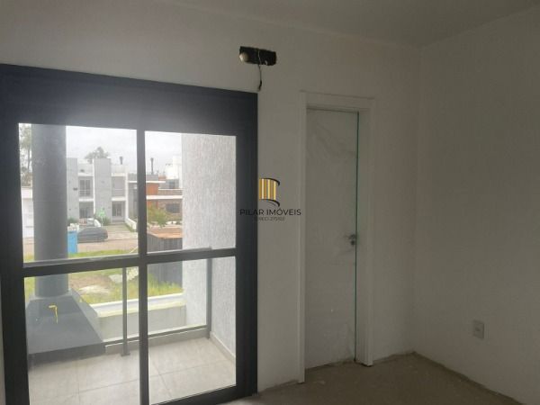 Casa em Porto Alegre, no bairro Hípica, com 2 dormitório(s), e 2 banheiros, à venda.
