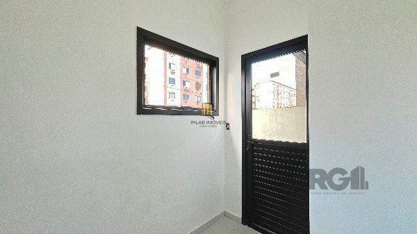 Casa em Porto Alegre, no bairro Hípica, com 3 dormitório(s), e 3 banheiros, à venda.