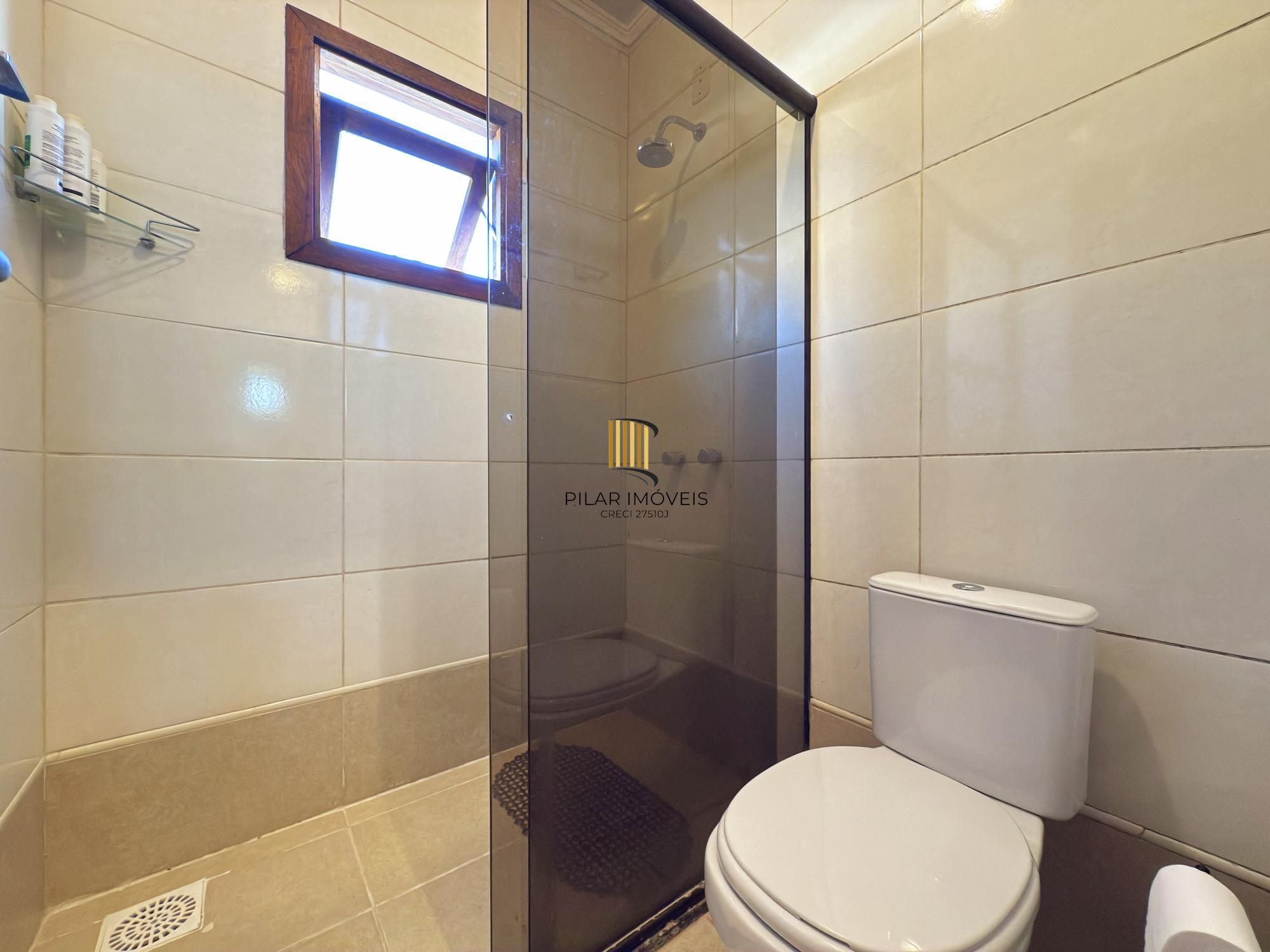 Sobrado a venda no Bairro Hipica de Porto alegre com 04 dormitórios sendo 01 suite