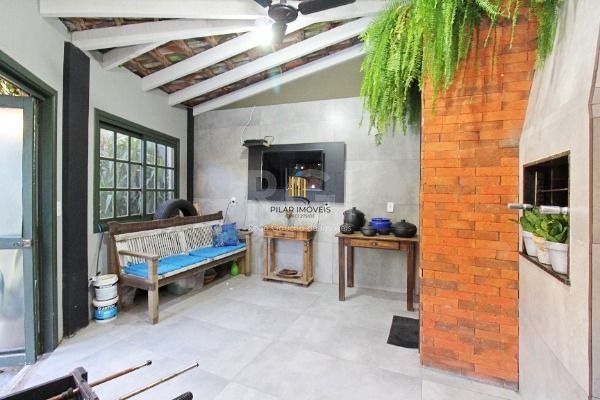Casa Condominio em Porto Alegre, no bairro Ipanema, com 3 dormitório(s), e 3 banheiros, à venda.