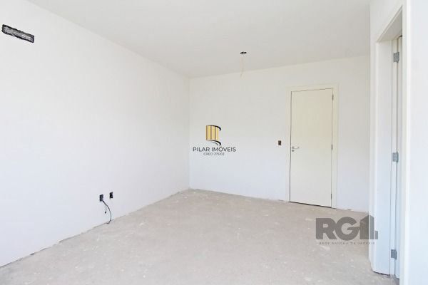 Sobrado para Venda - 100m², 3 dormitórios, sendo 3 suites, 2 vagas - Portal Do Guarujá