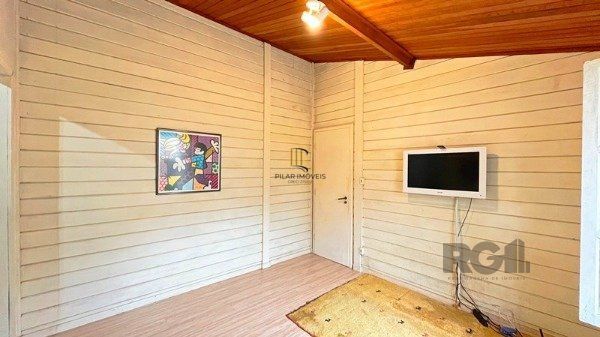 Casa em Porto Alegre, no bairro Ipanema, com 3 dormitório(s), e 3 banheiros, à venda.