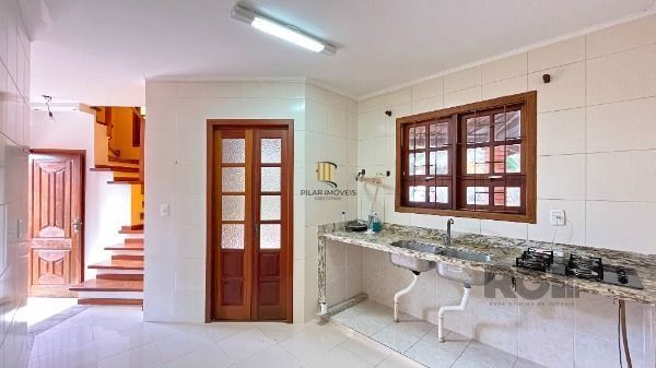 Casa para Venda - 144m², 2 dormitórios, 2 vagas - Lomba do Pinheiro