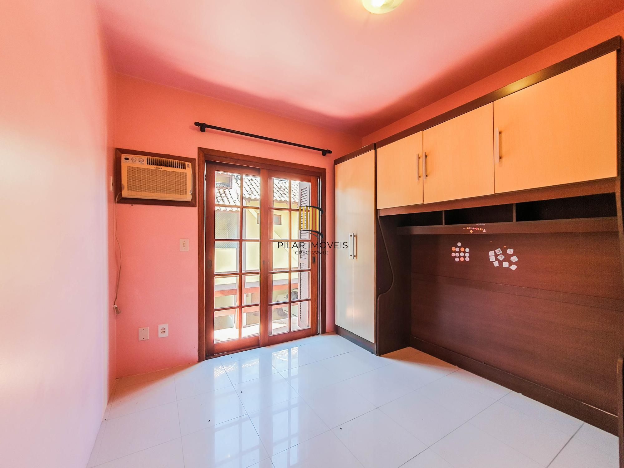 No bairro Serraria, casa em condomínio com 3 dormitórios