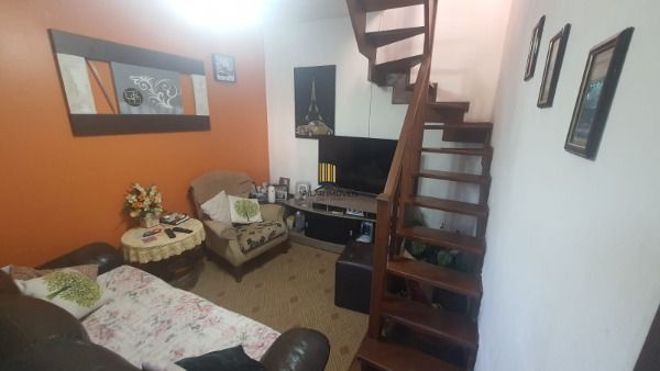Casa em Porto Alegre, no bairro Nonoai, com 3 dormitório(s), e 3 banheiros, à venda.