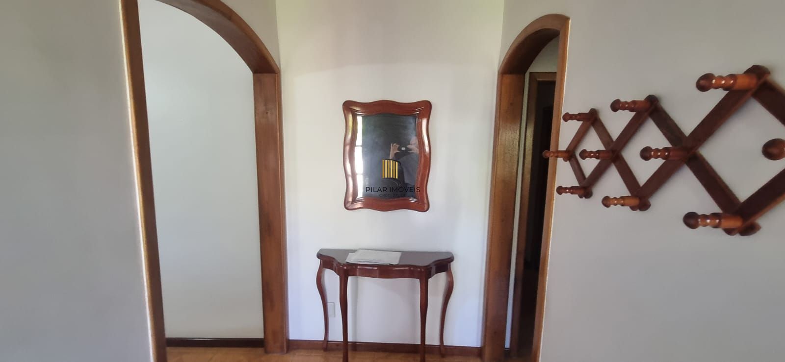 Ótima casa com 3 dormitórios sendo 1suíte e garagem para 4 carros.