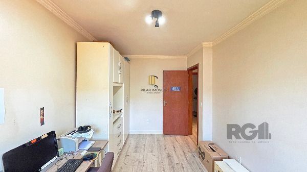Casa em Porto Alegre, no bairro Hípica, com 3 dormitório(s), e 3 banheiros, à venda.