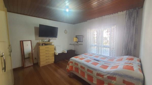 Casa em Porto Alegre, no bairro Nonoai, com 3 dormitório(s), e 3 banheiros, à venda.