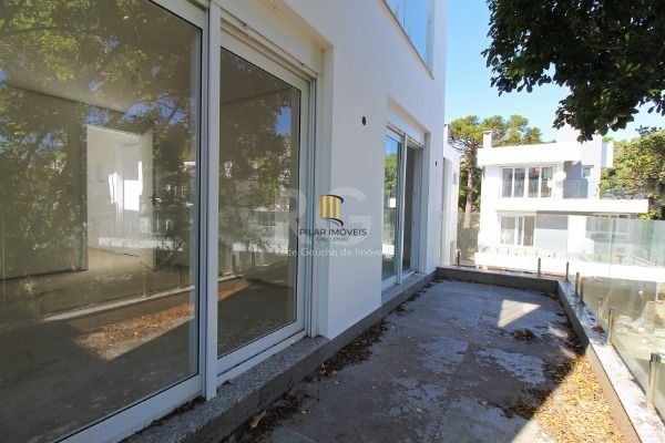 Casa Condominio para Venda - 364m², 3 dormitórios, sendo 3 suites, 2 vagas - Pedra Redonda